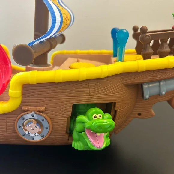 Collectable Fisher-Price Disney's Jake and The Never Land Pirates Jake's Musical - Picture 9 of 10